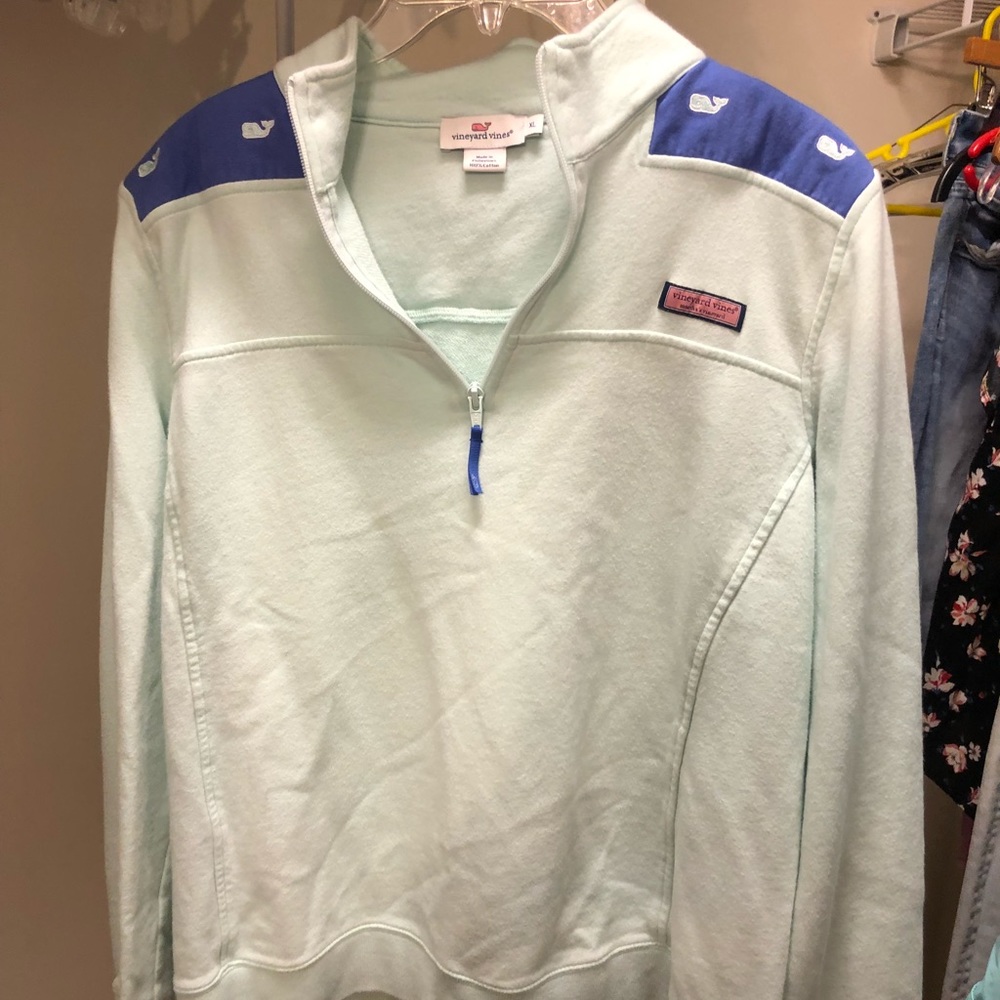 Vineyard vines sweatshirt